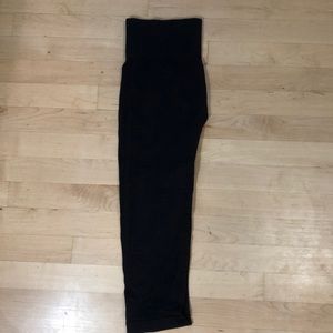 Black Ribbed Capri Leggings